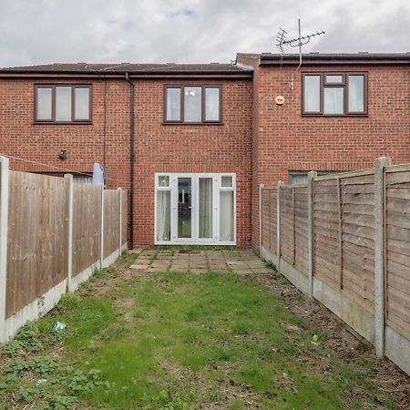 Lovely House In Dagenham / Barking With Free Parking, Wifi & Garden Exterior foto